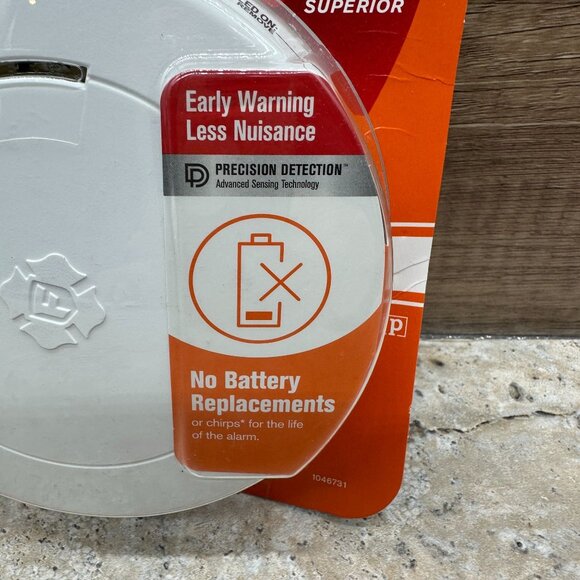 First Alert Smoke Detector Precision Detection White Slim SM210 New Sealed! - Picture 2 of 10